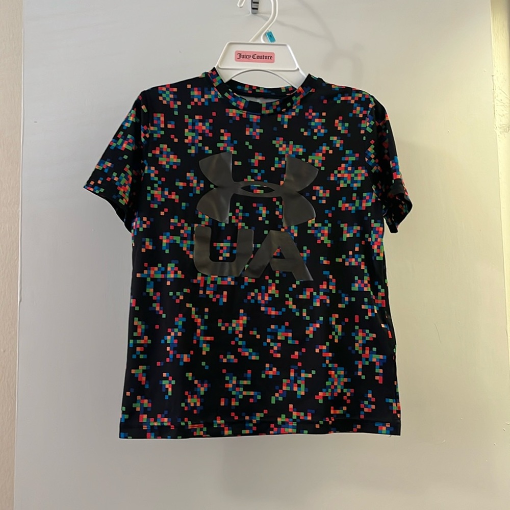 Boys Under Armour Heat Gear short sleeve shirt size YSM